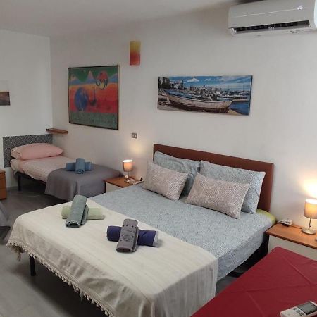 Super Central Studio, No Noise, Near Seaside, Shops Бари Екстериор снимка