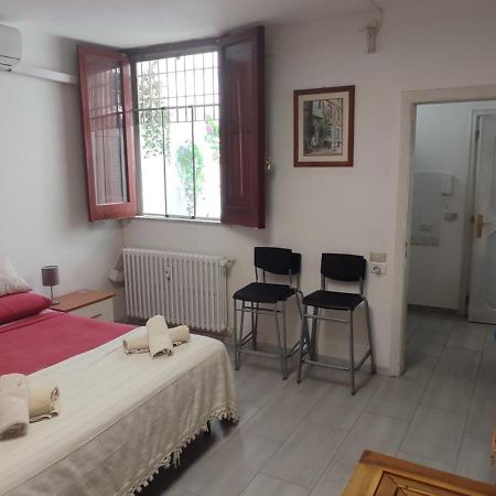 Super Central Studio, No Noise, Near Seaside, Shops Бари Екстериор снимка
