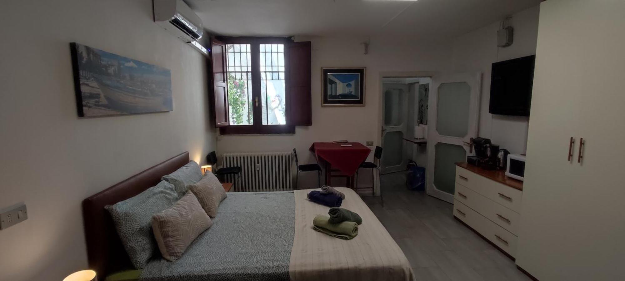 Super Central Studio, No Noise, Near Seaside, Shops Бари Екстериор снимка